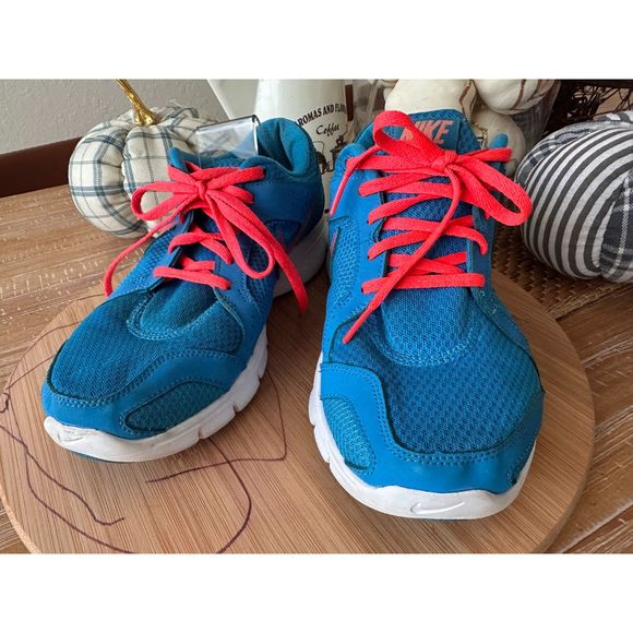 Nike Women's Flex Run Size 9.5 - Picture 4 of 6